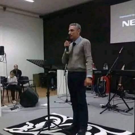 Armando Zaccariello durante una predicazione dal vivo